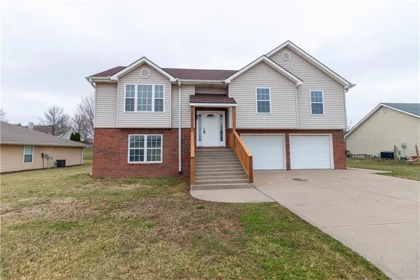 $339,900 | 1005 East Pearl Court, Savannah, MO 64485