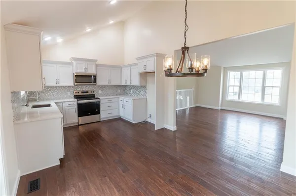 $329,900 | 1005 East Pearl Court, Savannah, MO 64485