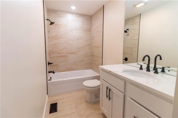 $329,900 | 1005 East Pearl Court, Savannah, MO 64485