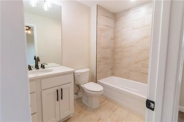 $329,900 | 1005 East Pearl Court, Savannah, MO 64485