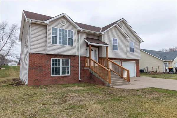 $329,900 | 1005 East Pearl Court, Savannah, MO 64485