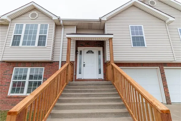 $329,900 | 1005 East Pearl Court, Savannah, MO 64485