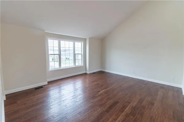 $329,900 | 1005 East Pearl Court, Savannah, MO 64485