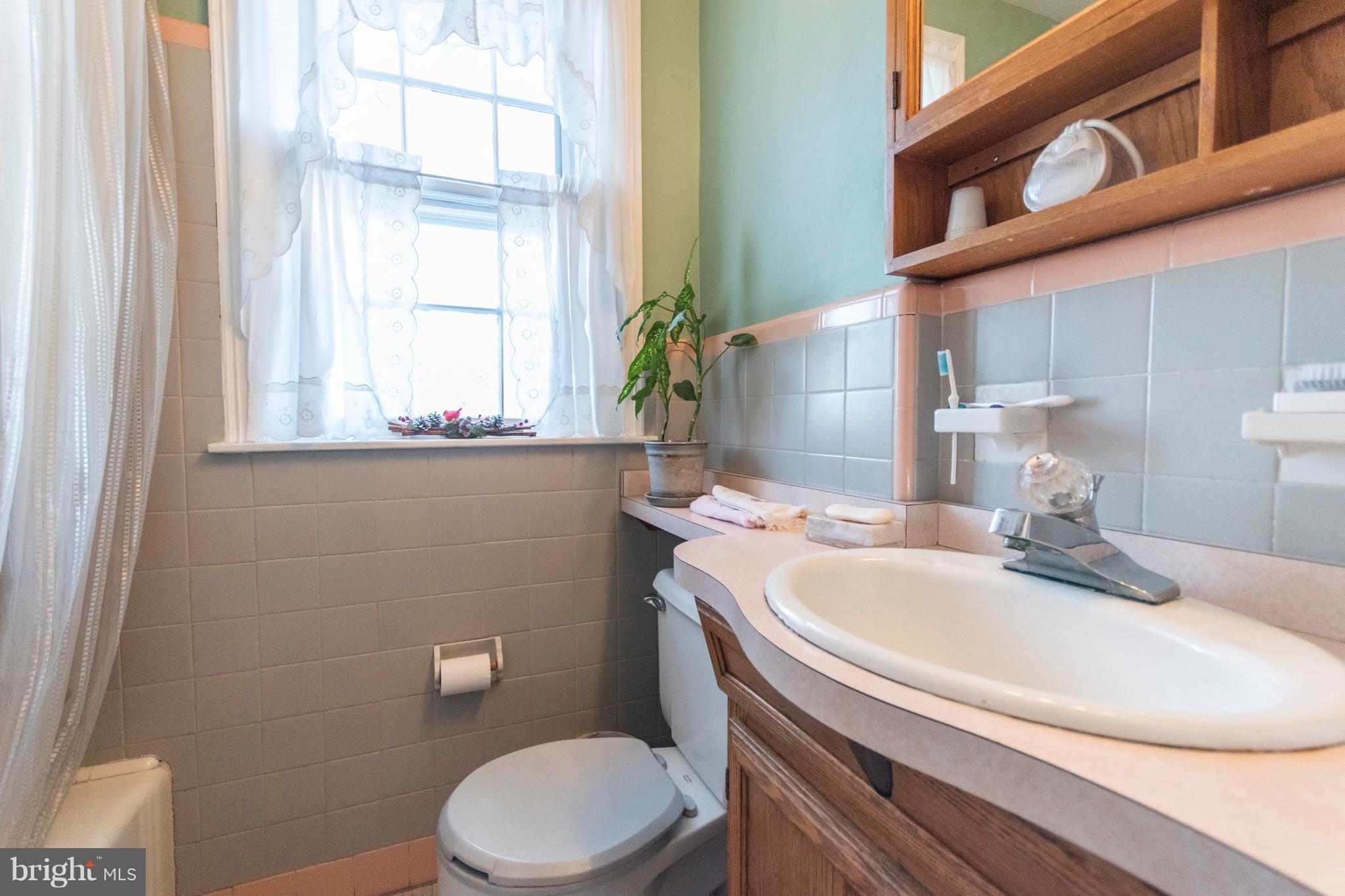 2590 High Road Huntingdon Valley, PA 19006 - Photo 8 of 26 First Floor Full Bath