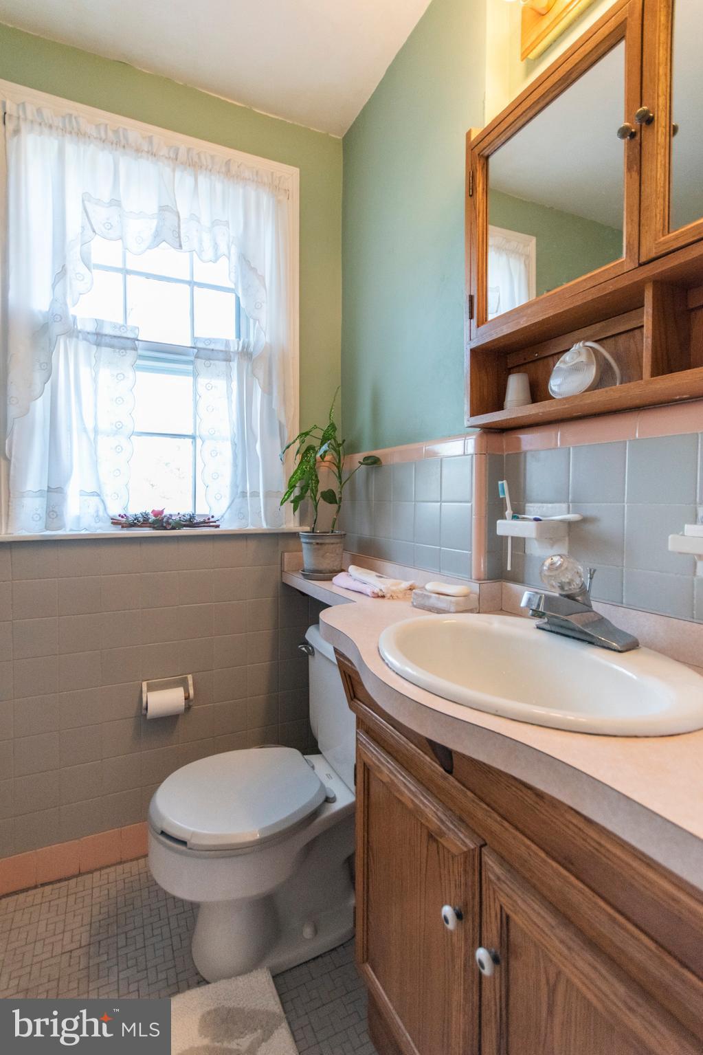 2590 High Road Huntingdon Valley, PA 19006 - Photo 9 of 26 First Floor Full Bath