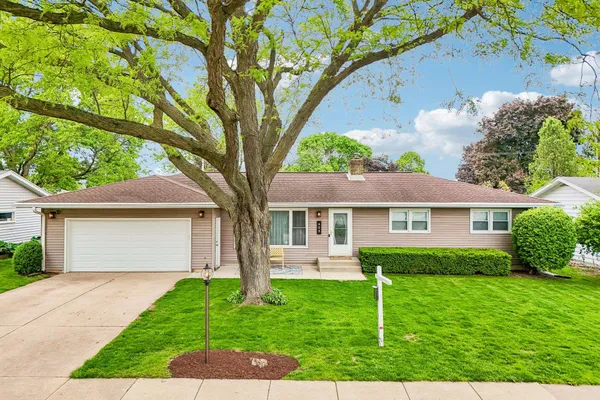 $449,900 | 605 5th Street, Waunakee, WI 53597