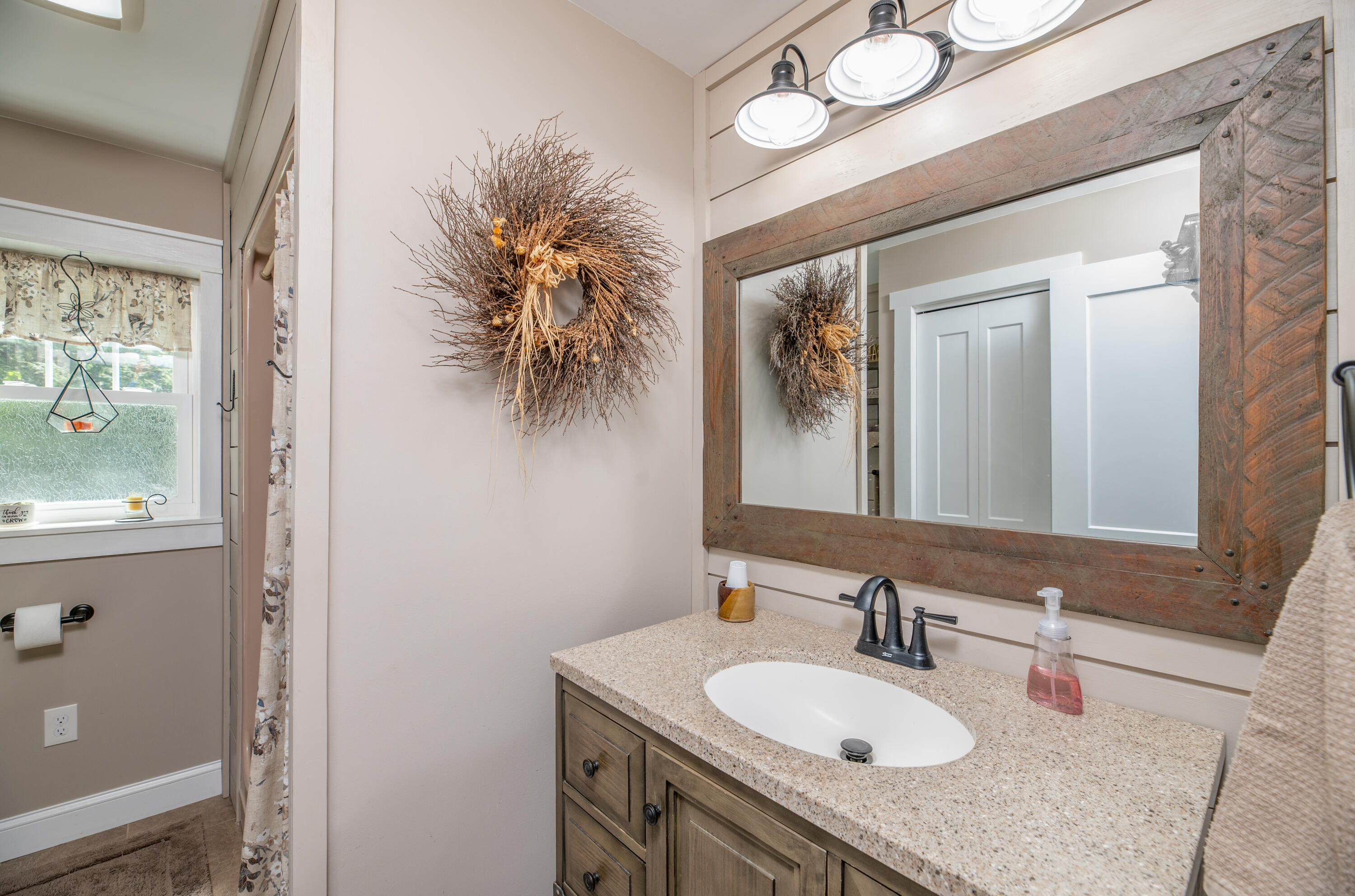 1620 Houston Road Lincoln, ME 04457 - Photo 17 of 46 Interior13
