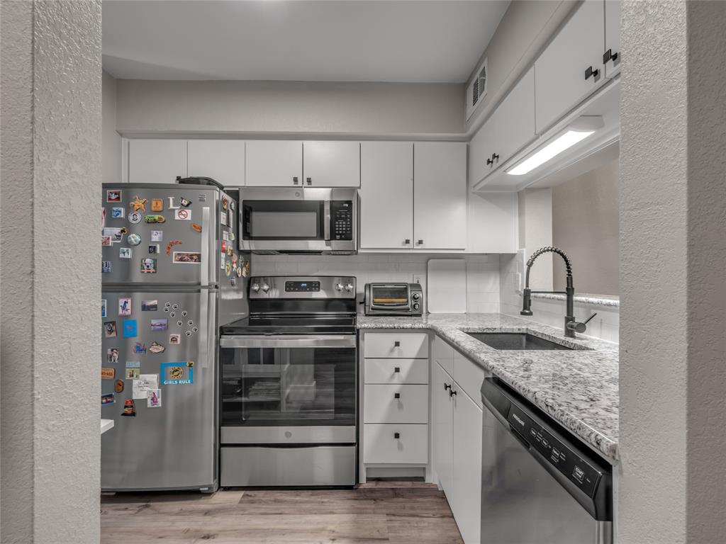 5200 Martel Avenue, Unit 27B Dallas, TX 75206 - Photo 14 of 33 Level 1