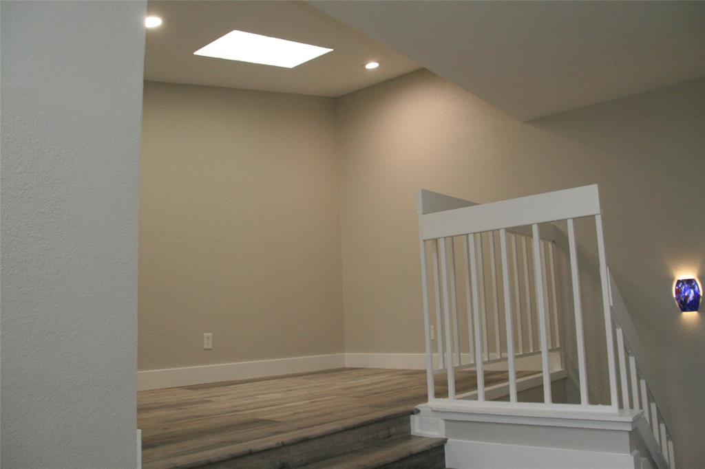 5200 Martel Avenue, Unit 27B Dallas, TX 75206 - Photo 20 of 33 Level 2 Loft/Study