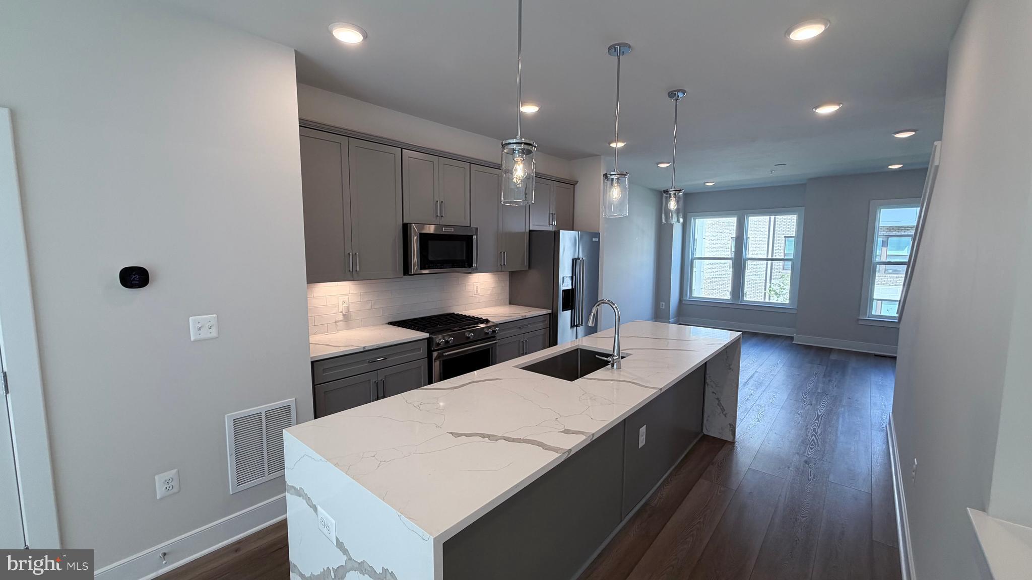 12742 Verdant Way Reston, VA 20191 - Photo 16 of 35