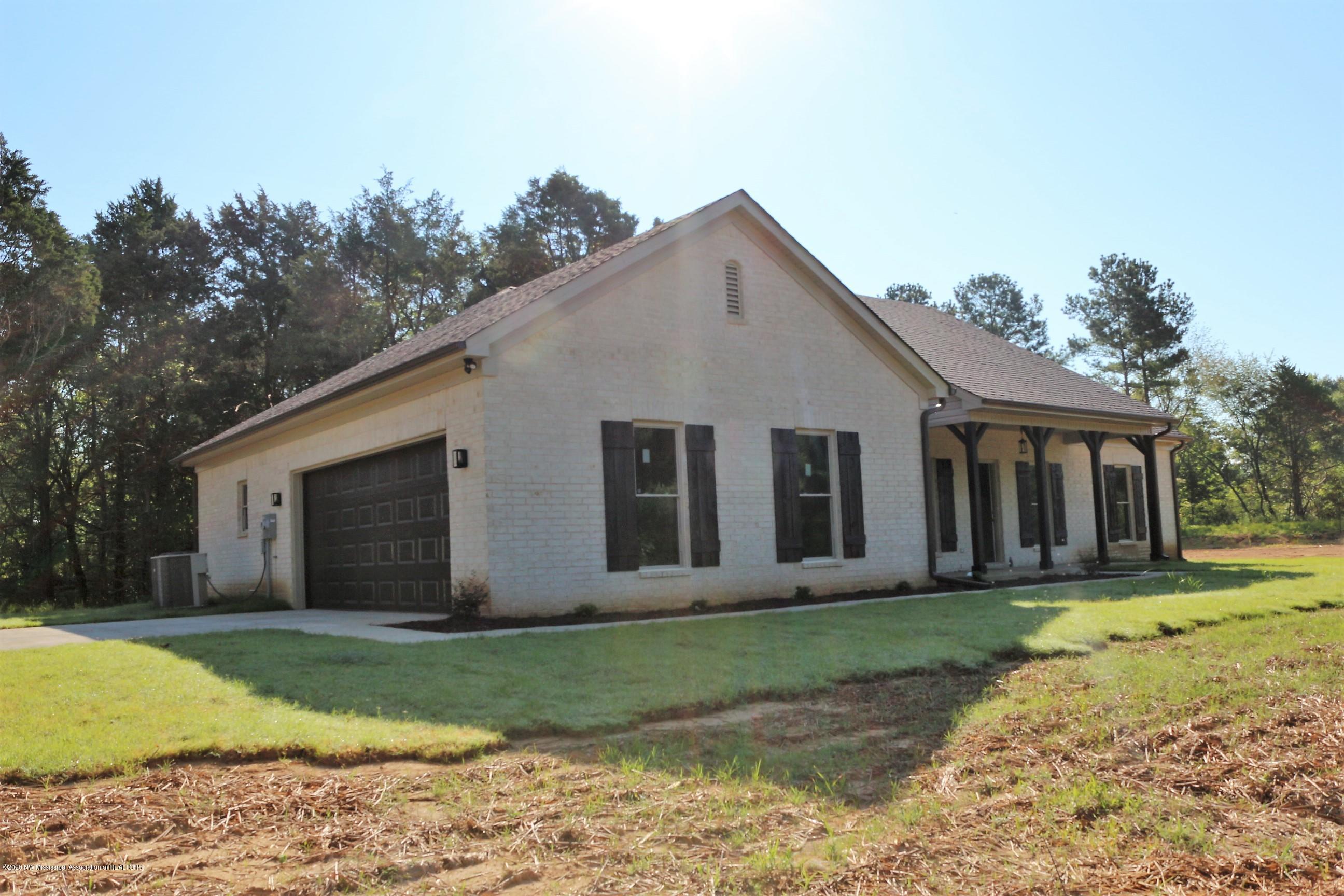 1084 French Road Byhalia, MS 38611 - Photo 2 of 25 IMG_5160