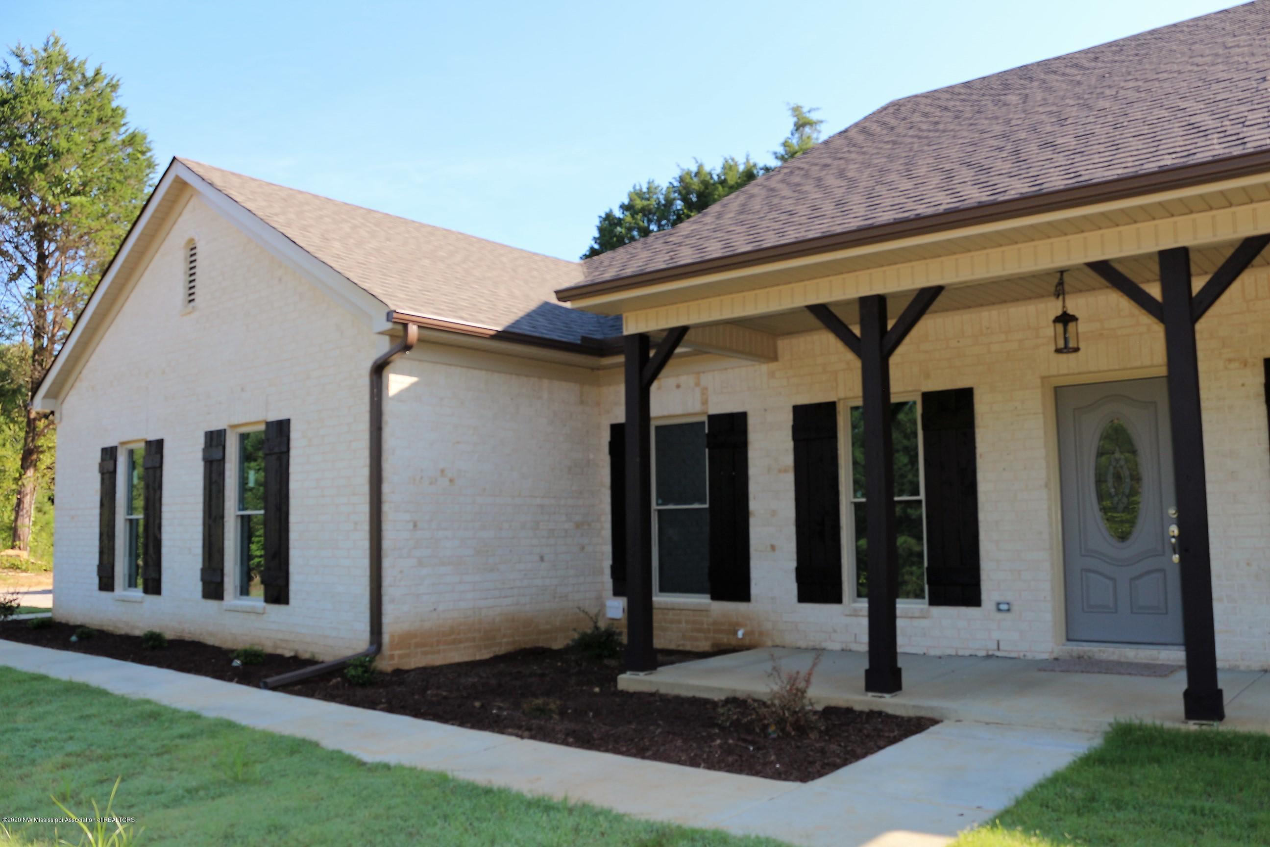 1084 French Road Byhalia, MS 38611 - Photo 4 of 25 IMG_5164