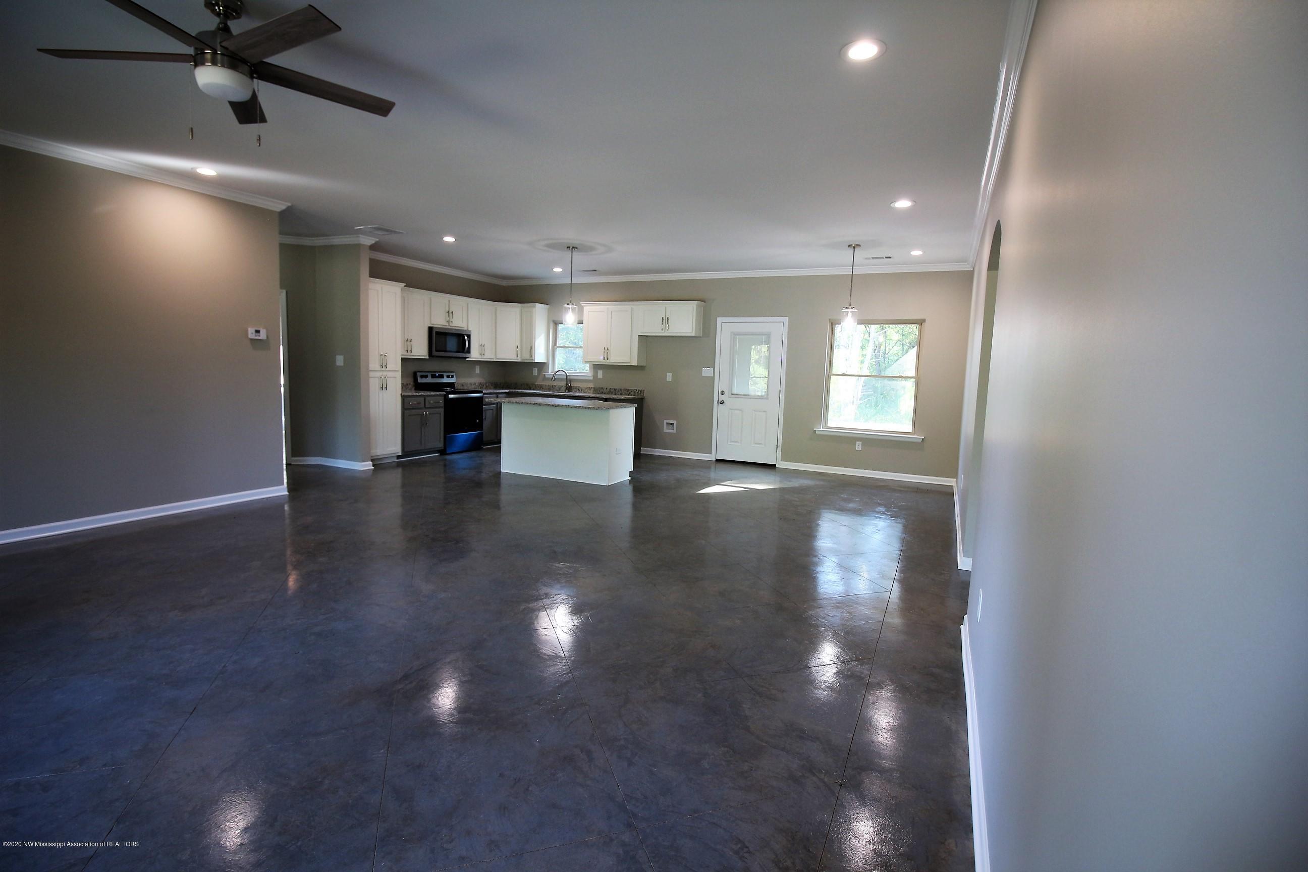1084 French Road Byhalia, MS 38611 - Photo 5 of 25 IMG_5140