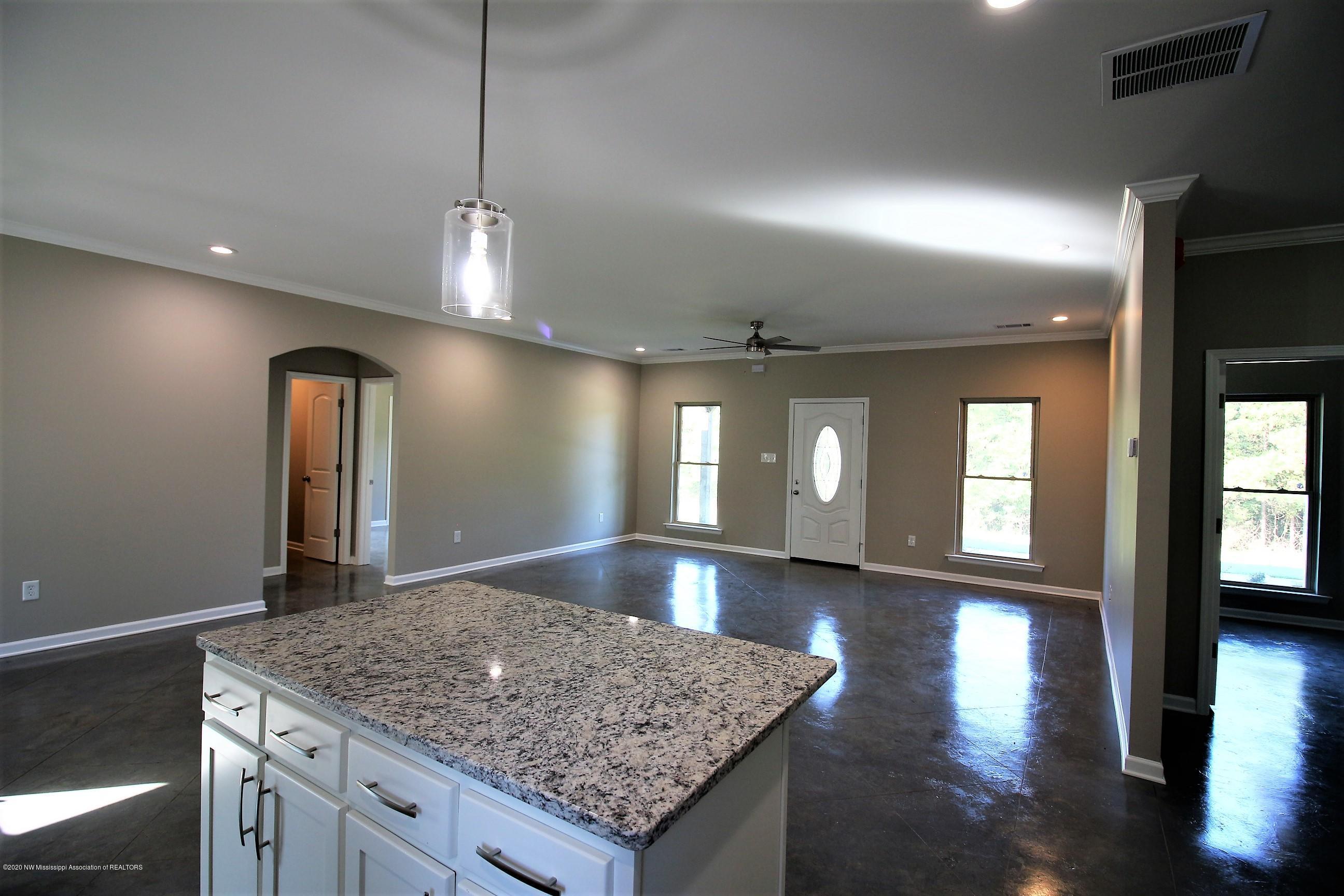 1084 French Road Byhalia, MS 38611 - Photo 7 of 25 IMG_5151