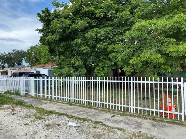a view of a yard with a street view
