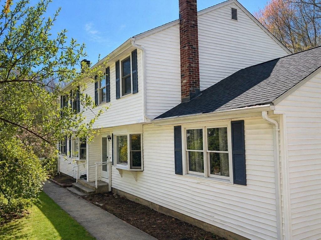12 Pinecrest Road, Unit 12 Uxbridge, MA 01569 - Photo 3 of 14