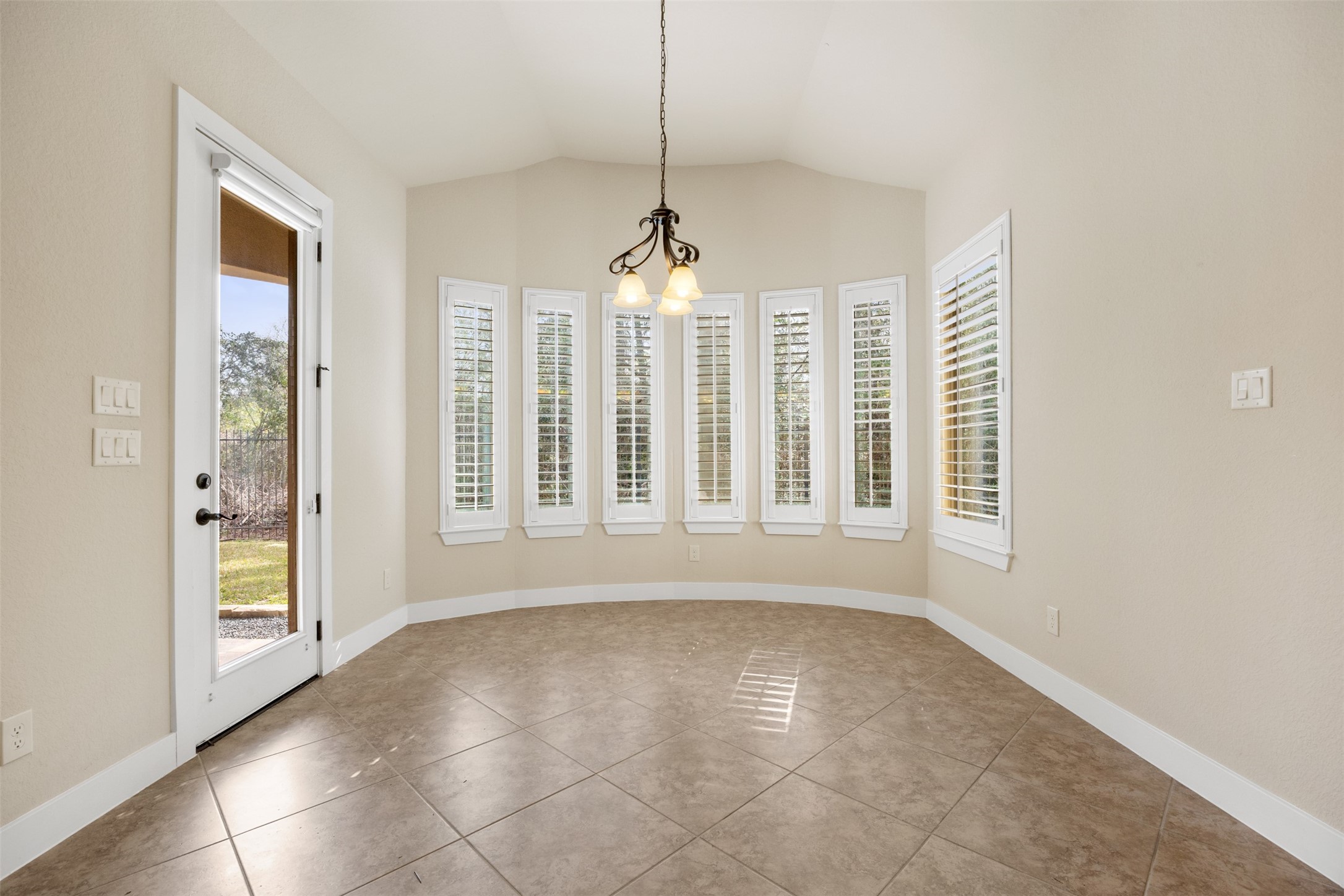 6515 Fraser Point Spring, TX 77379 - Photo 10 of 39 a view of an empty room with a window