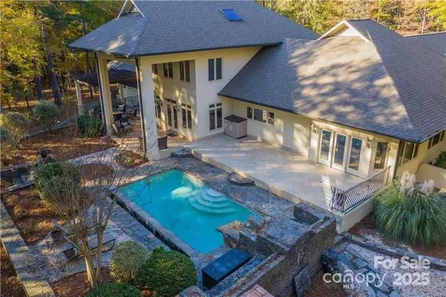 a view of house with a outdoor space