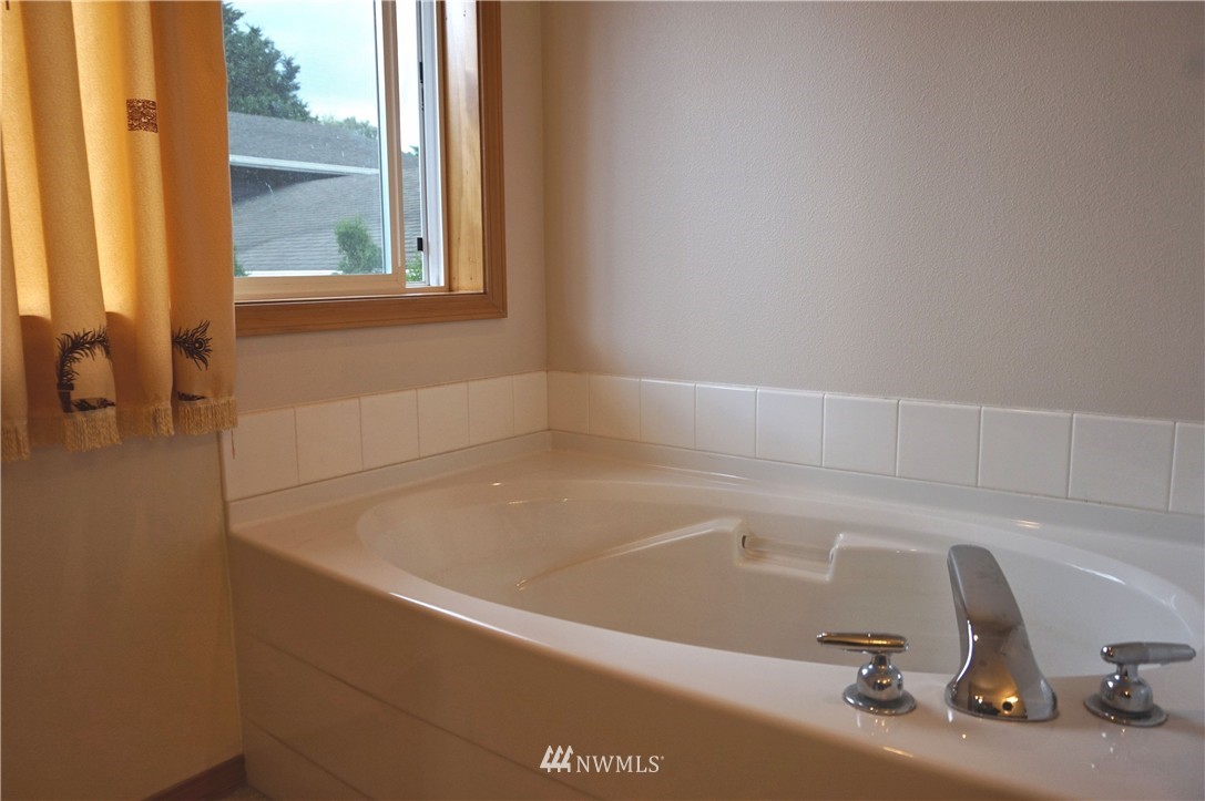 1905 243rd Street Southwest Bothell, WA 98021 - Photo 12 of 18