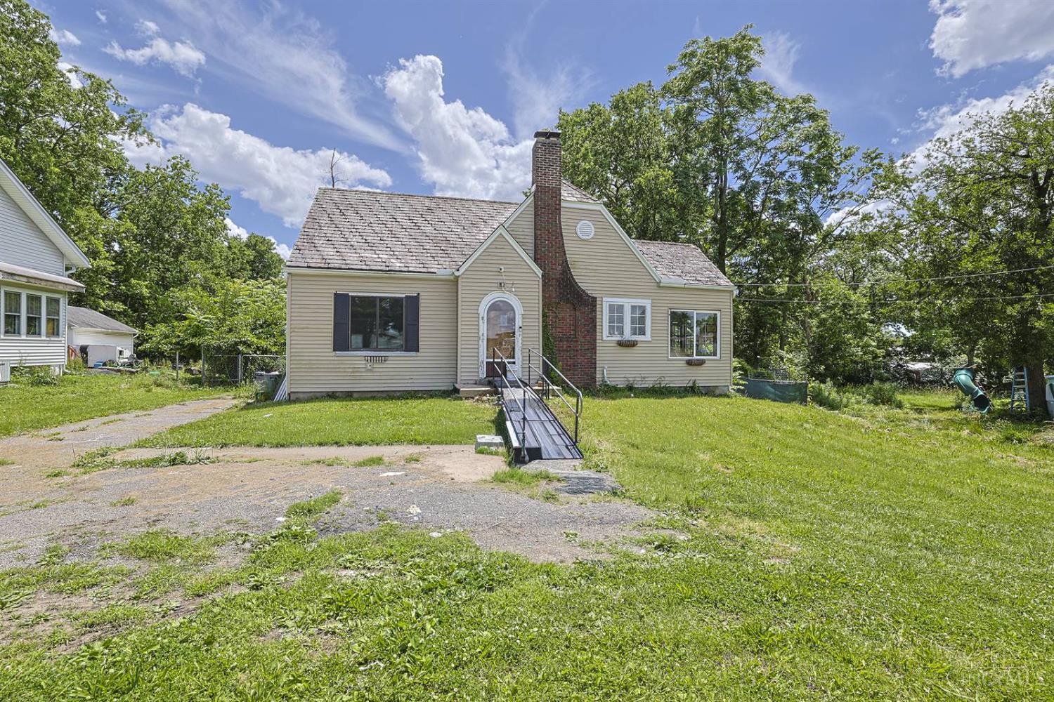 1991 Princeton Road Hamilton, OH 45011 - Photo 2 of 6