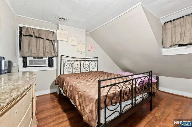 a view of entryway with furniture