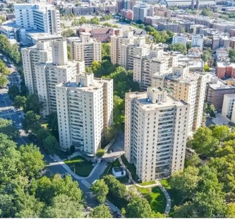 $266,000 | 8 Fordham Hill Ovl, Unit 10B | University Heights