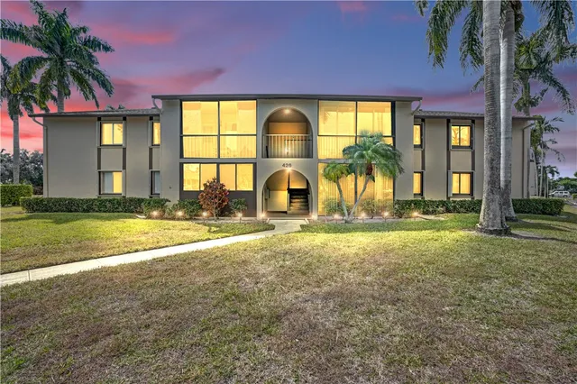 $158,000 | 426 Pine Glen Lane, Unit D2, Greenacres, FL 33463