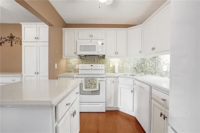 $158,000 | 426 Pine Glen Lane, Unit D2, Greenacres, FL 33463