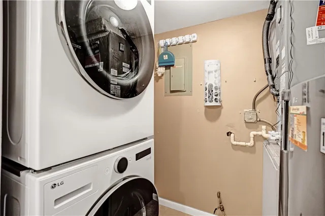 $158,000 | 426 Pine Glen Lane, Unit D2, Greenacres, FL 33463