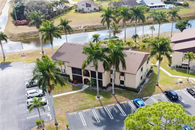 $158,000 | 426 Pine Glen Lane, Unit D2, Greenacres, FL 33463