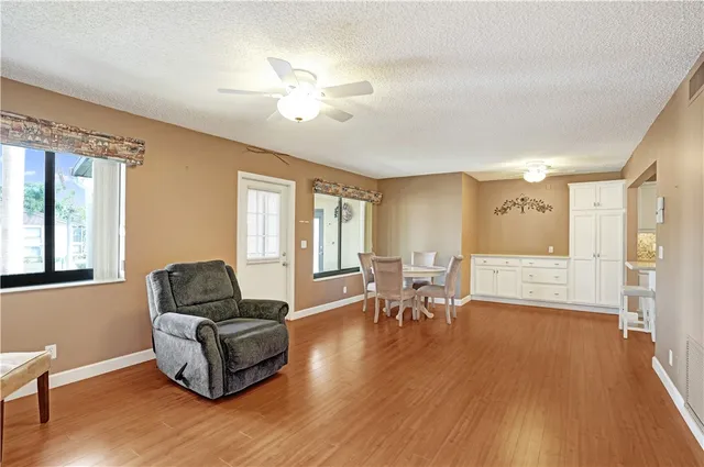 $158,000 | 426 Pine Glen Lane, Unit D2, Greenacres, FL 33463