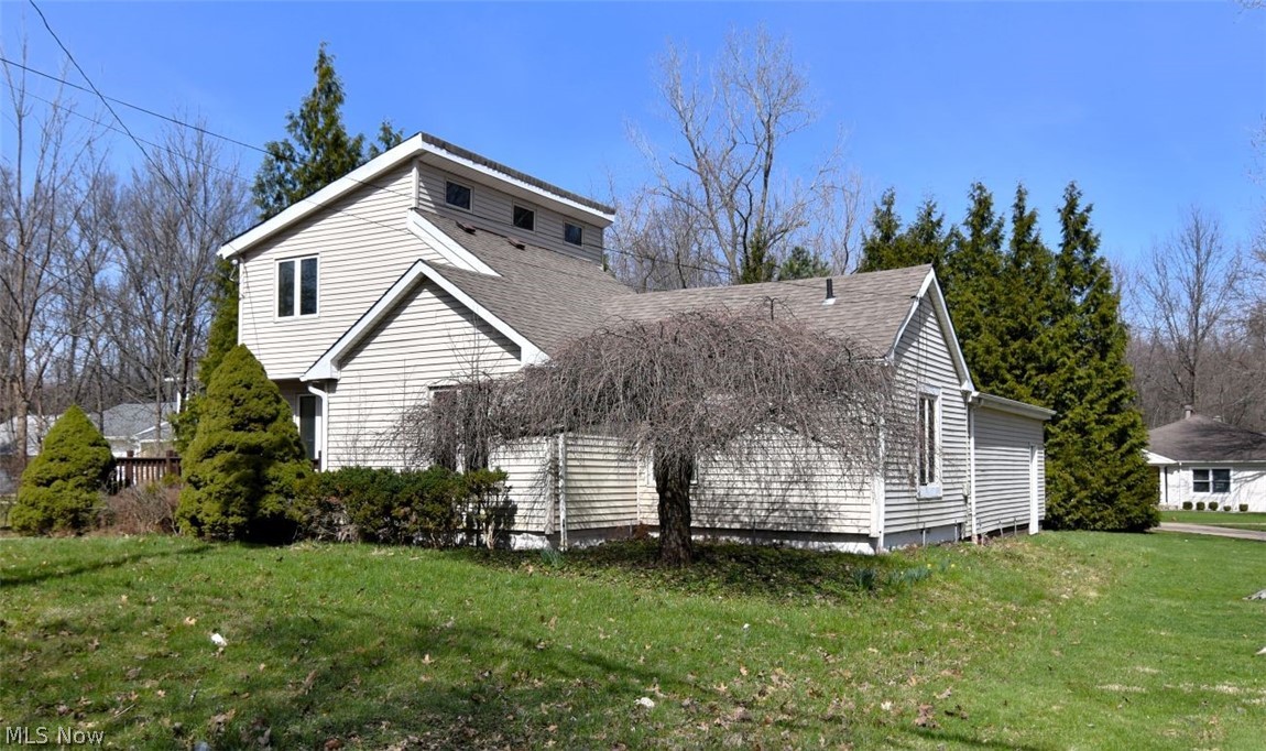 4495 Ammon Road Cleveland, OH 44143 - Photo 2 of 38