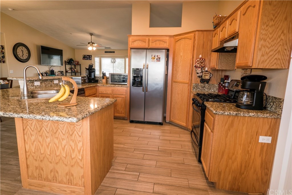 14682 Temecula Road Apple Valley, CA 92307 - Photo 11 of 44