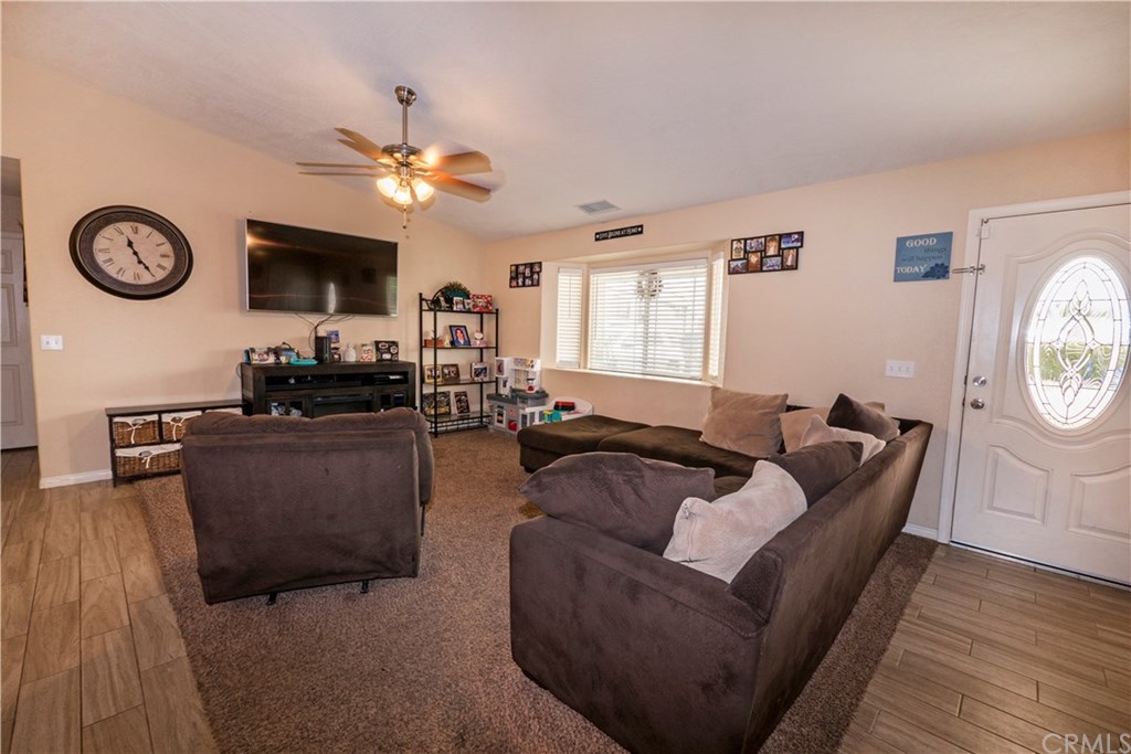 14682 Temecula Road Apple Valley, CA 92307 - Photo 13 of 44
