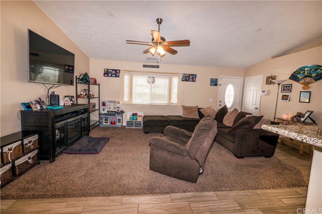 14682 Temecula Road Apple Valley, CA 92307 - Photo 15 of 44