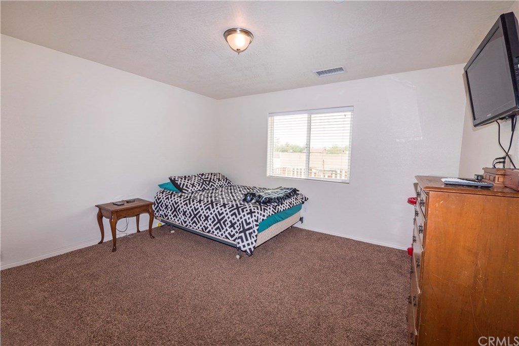 14682 Temecula Road Apple Valley, CA 92307 - Photo 18 of 44