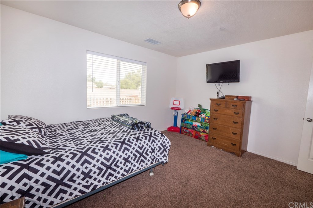 14682 Temecula Road Apple Valley, CA 92307 - Photo 19 of 44