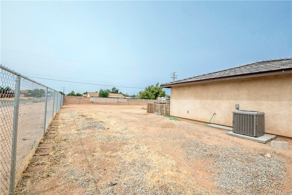 14682 Temecula Road Apple Valley, CA 92307 - Photo 37 of 44