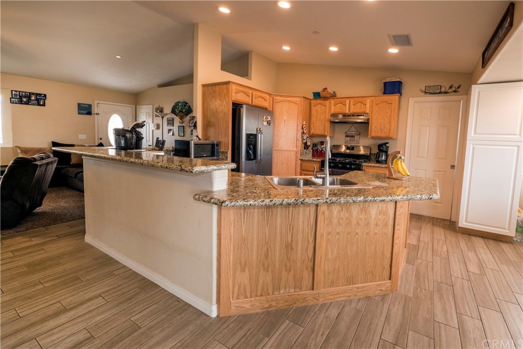 14682 Temecula Road Apple Valley, CA 92307 - Photo 8 of 44