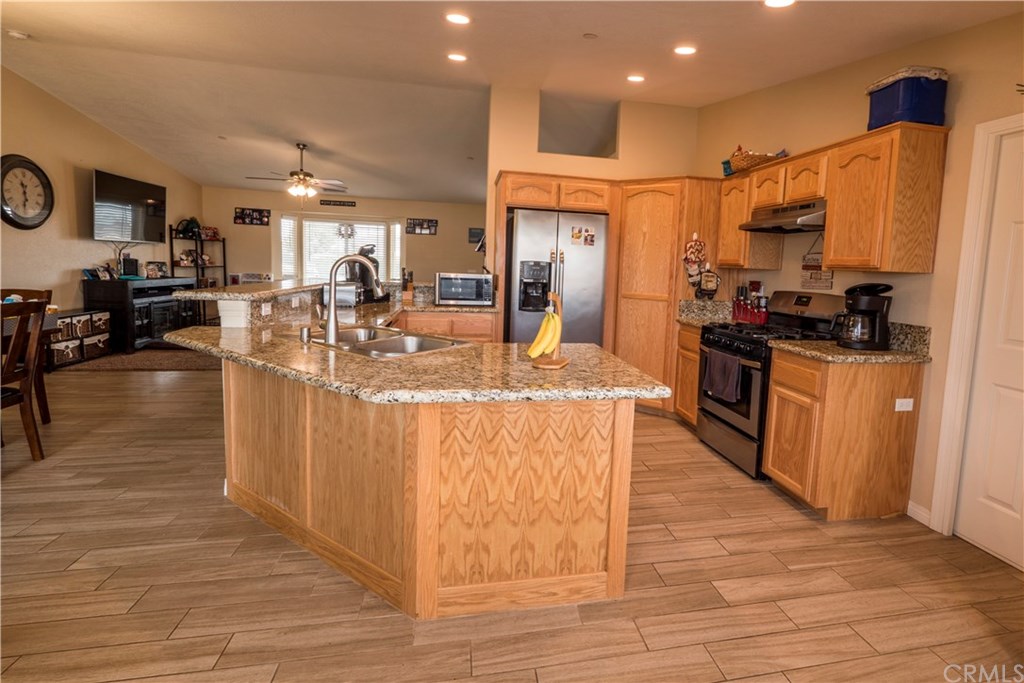 14682 Temecula Road Apple Valley, CA 92307 - Photo 9 of 44