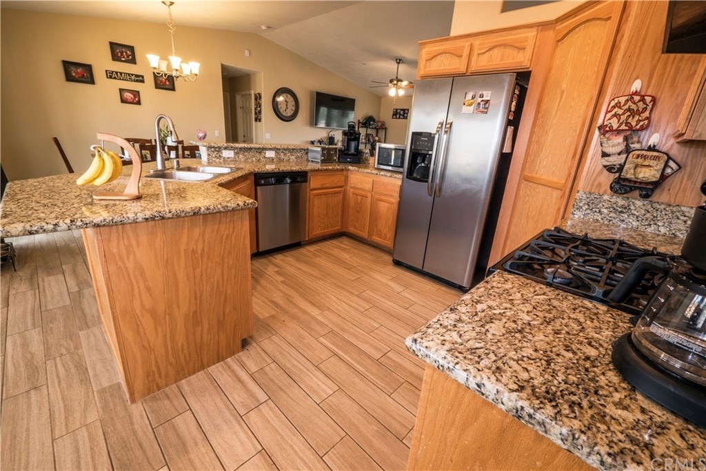 14682 Temecula Road Apple Valley, CA 92307 - Photo 10 of 44