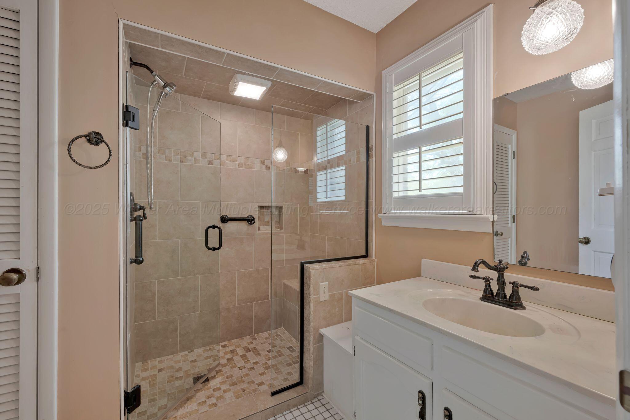 801 Excalibur Road Jasper, AL 35503 - Photo 21 of 49 Master Bathroom
