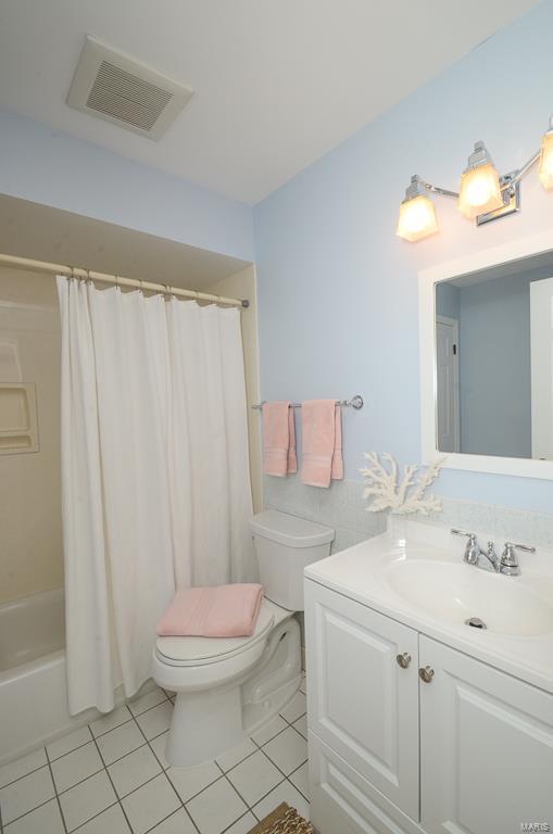 558 Hickory Ridge Court St. Louis, MO 63131 - Photo 18 of 33 Gallery Image 18