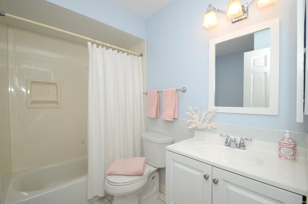 558 Hickory Ridge Court St. Louis, MO 63131 - Photo 19 of 33 Gallery Image 19