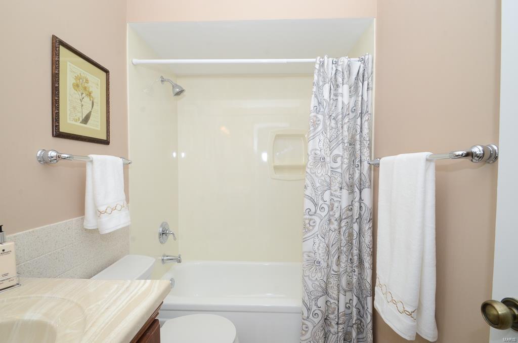 558 Hickory Ridge Court St. Louis, MO 63131 - Photo 24 of 33 Gallery Image 24