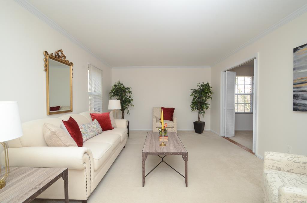 558 Hickory Ridge Court St. Louis, MO 63131 - Photo 3 of 33 Gallery Image 3