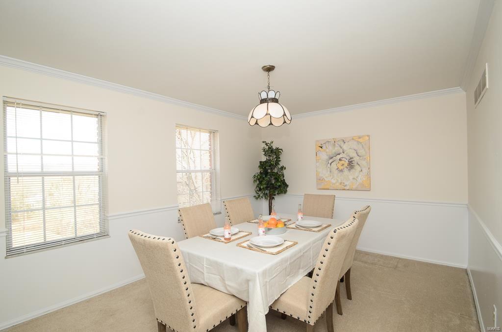 558 Hickory Ridge Court St. Louis, MO 63131 - Photo 5 of 33 Gallery Image 5