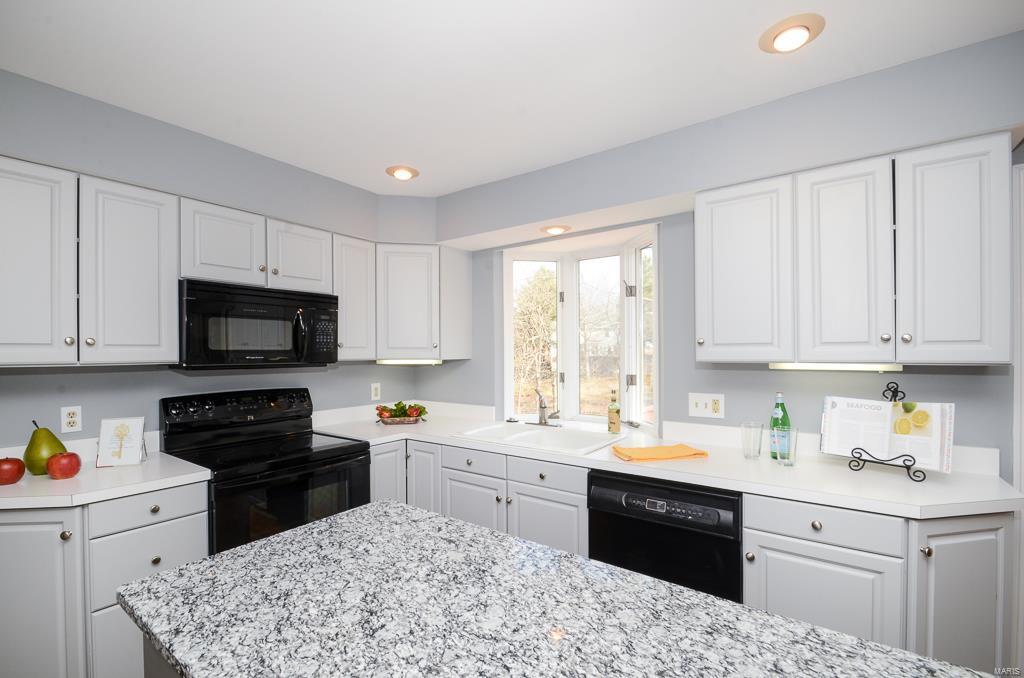 558 Hickory Ridge Court St. Louis, MO 63131 - Photo 7 of 33 Gallery Image 7