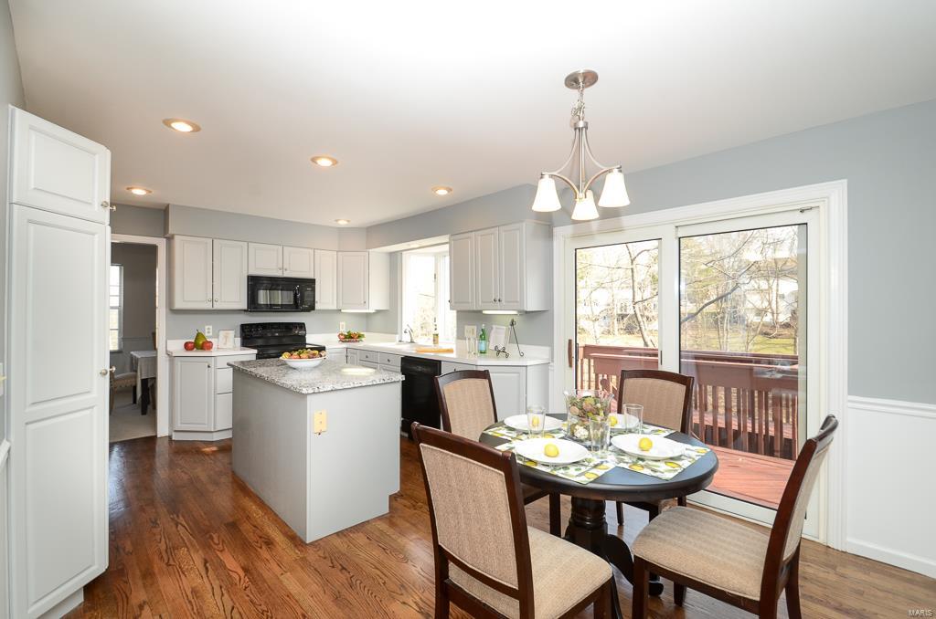 558 Hickory Ridge Court St. Louis, MO 63131 - Photo 8 of 33 Gallery Image 8