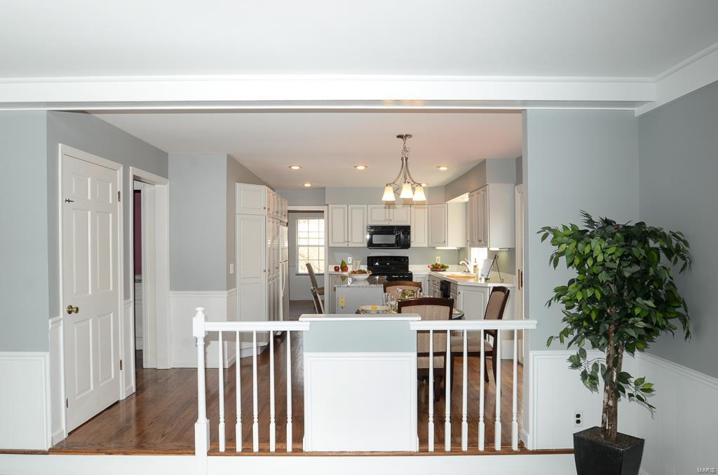 558 Hickory Ridge Court St. Louis, MO 63131 - Photo 9 of 33 Gallery Image 9